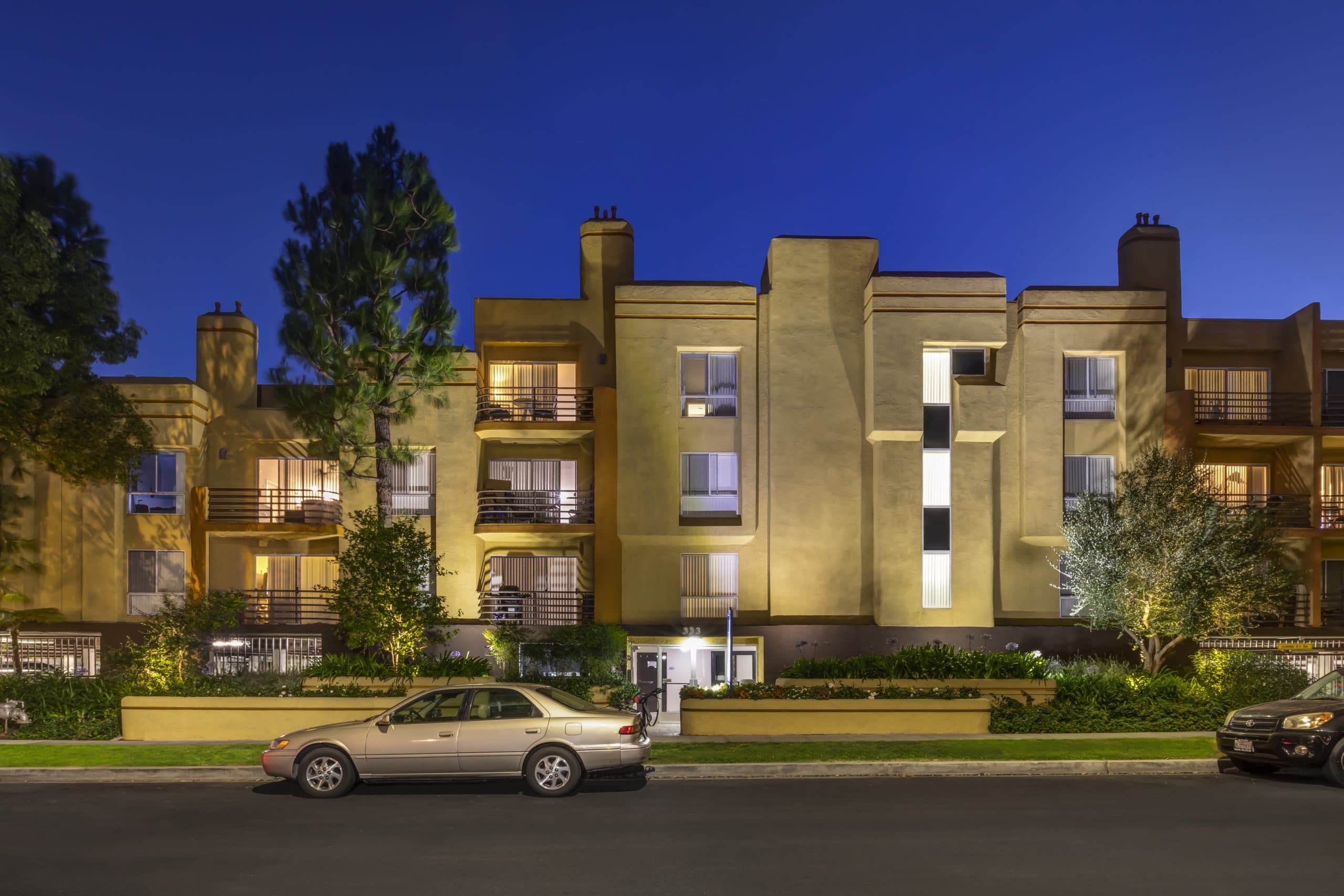 Apartments On Burbank Blvd