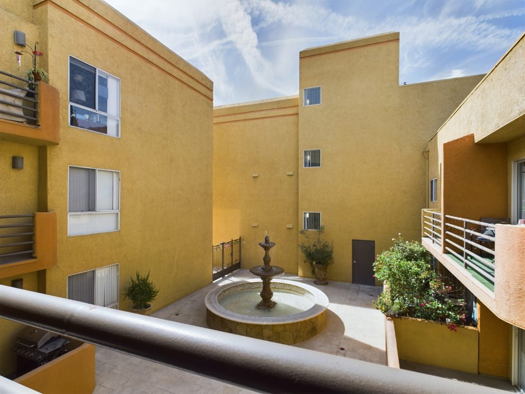 Apartmets in Burbank A courtyard with a fountain in the middle of an apartment building available for rent in Burbank.